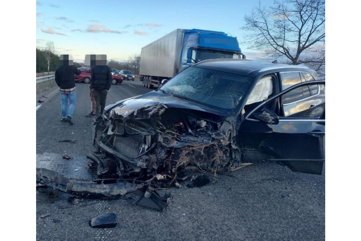 На Бучанщині ускладнений рух через зіткнення чотирьох автівок (ФОТО)