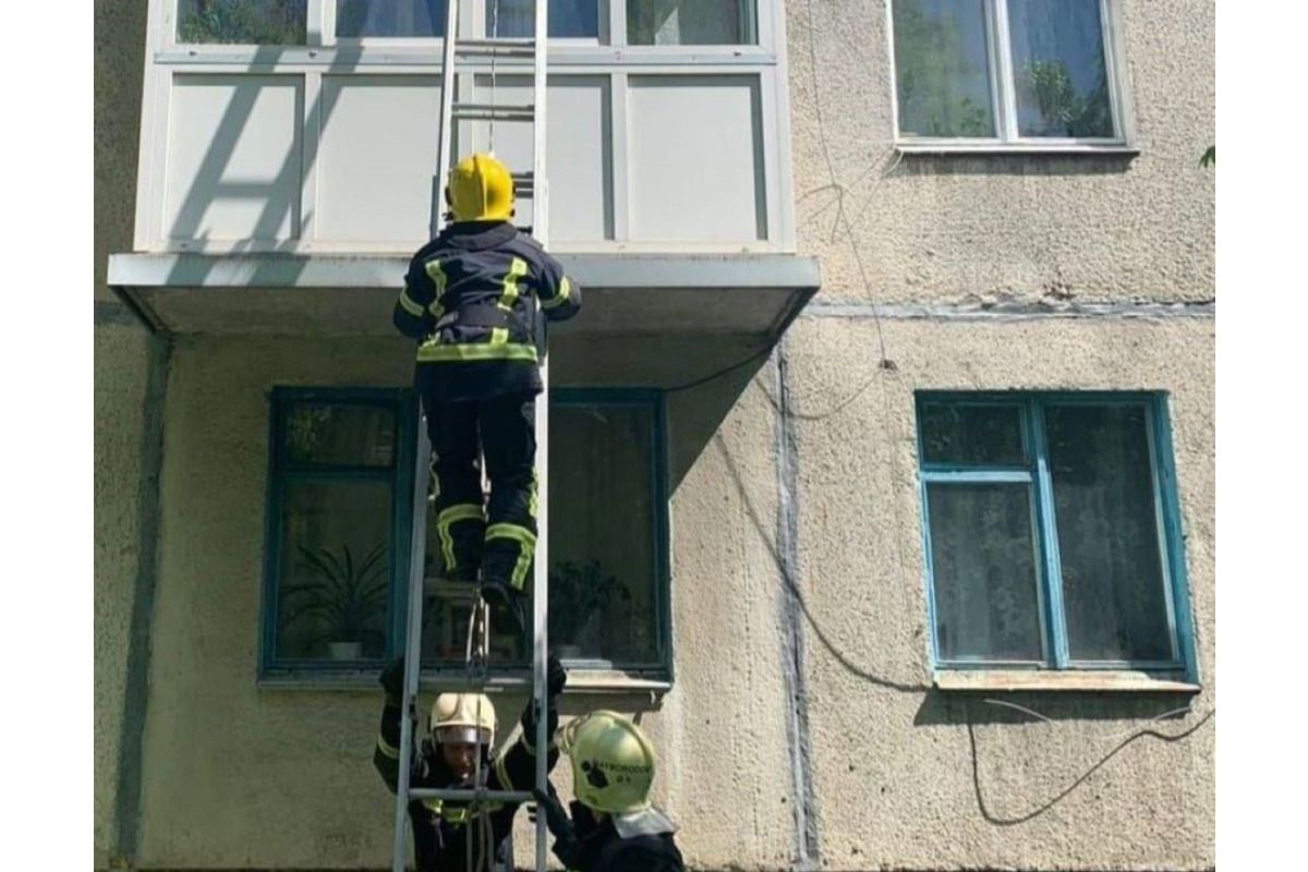Зачинилась у квартирі та довго не виходила на зв'язок: у Білій Церкві рятувальники допомогли хворій літній жінці