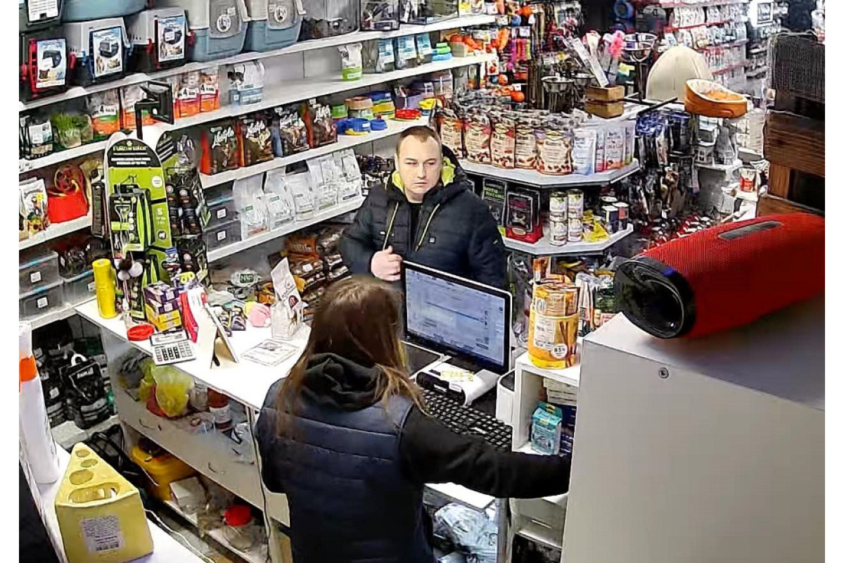 У Борисполі покупець поцупив товари із зоомагазину (ВІДЕО)