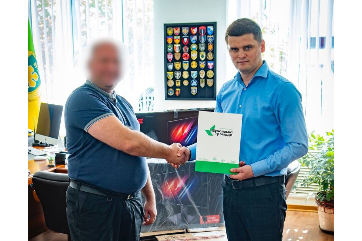 Бучанська громада передала три сучасні персональні комп'ютери для військових