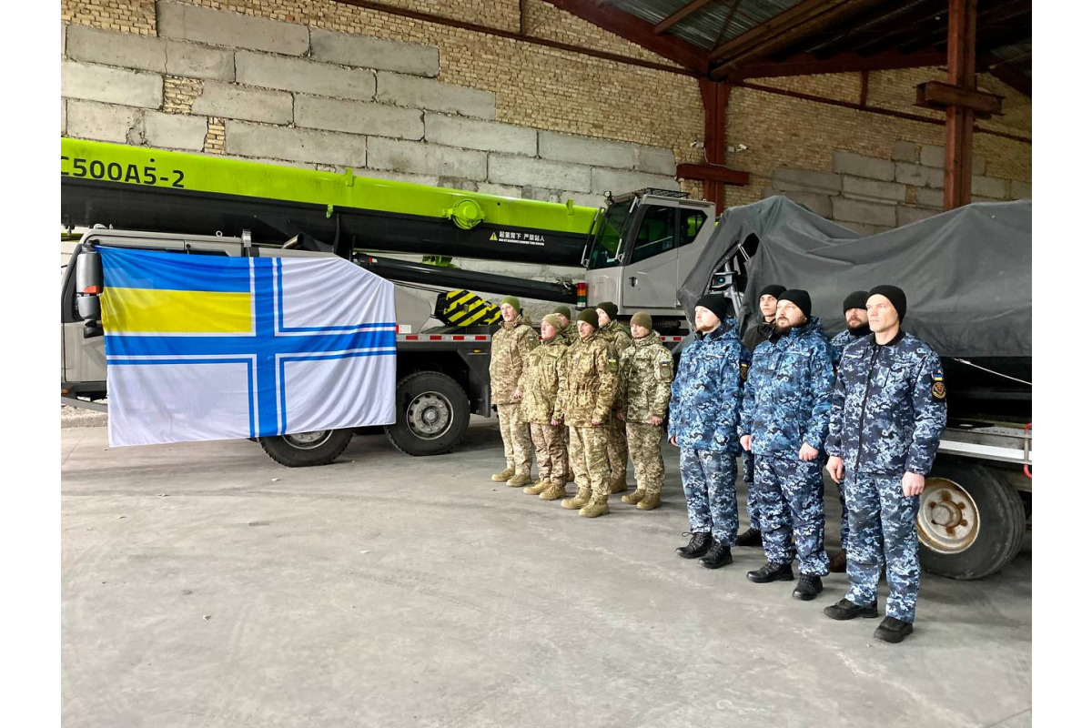 Бучанська громада передала вантажний кран для Річкової флотилії ЗСУ