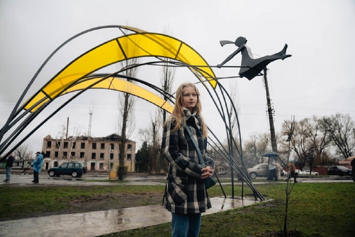 Заступник керівника Офісу Президента України Олексій Кулеба взяв участь у відкритті скульптури "Дівчинка під сонцем" у Бородянці