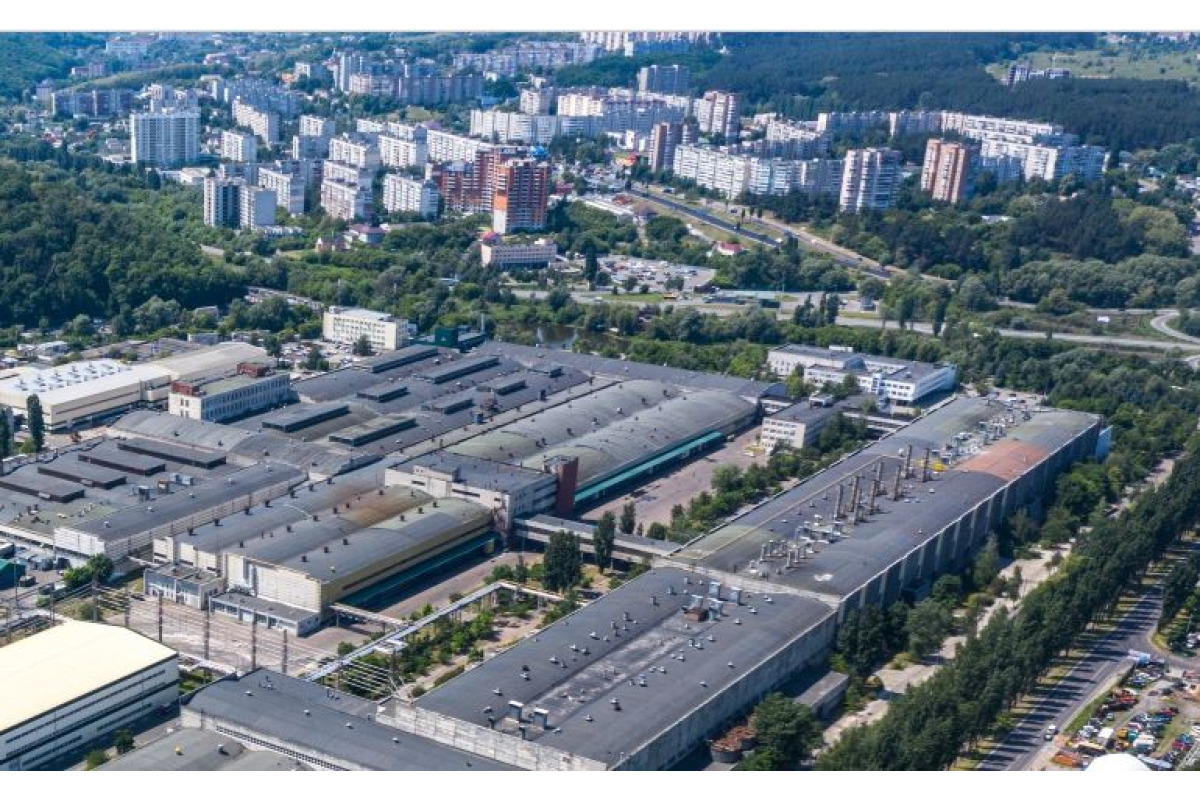 Обстріли рф обвалили виробництво на Київському картонно-паперовому комбінаті