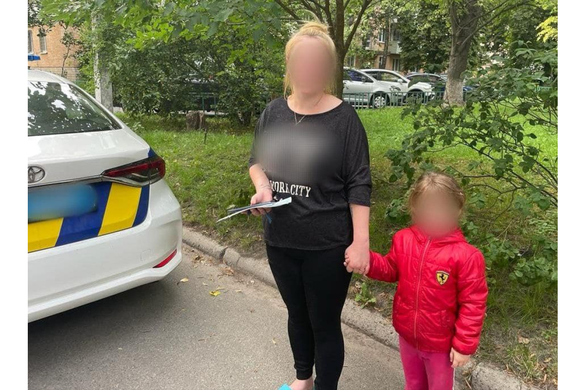 На Бориспільщині дитина ледь не випала з другого поверху (ФОТО)