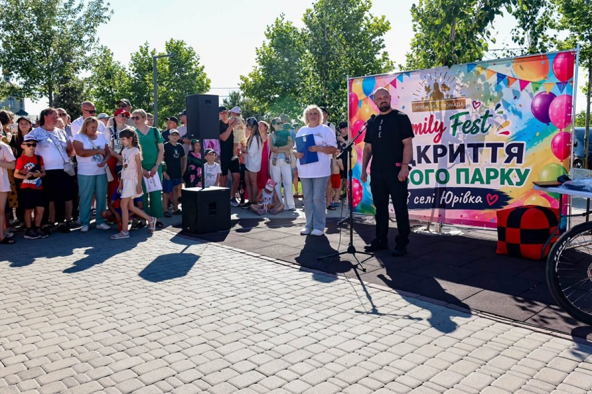 Парк для дітей і Алея пам'яті: у Гатненській громаді відкрили новий громадський простір