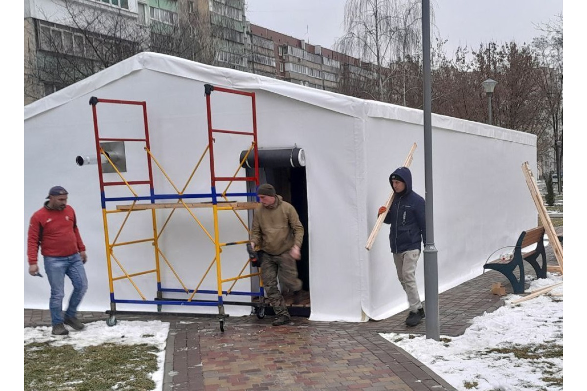 У Броварах на "Алеї кохання" встановлюють Пункт незламності