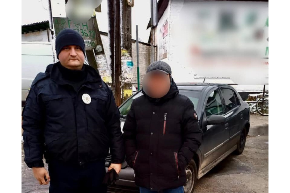 На Броварщині поліцейські спіймали двох осіб, які нелегально продавали тютюнові вироби