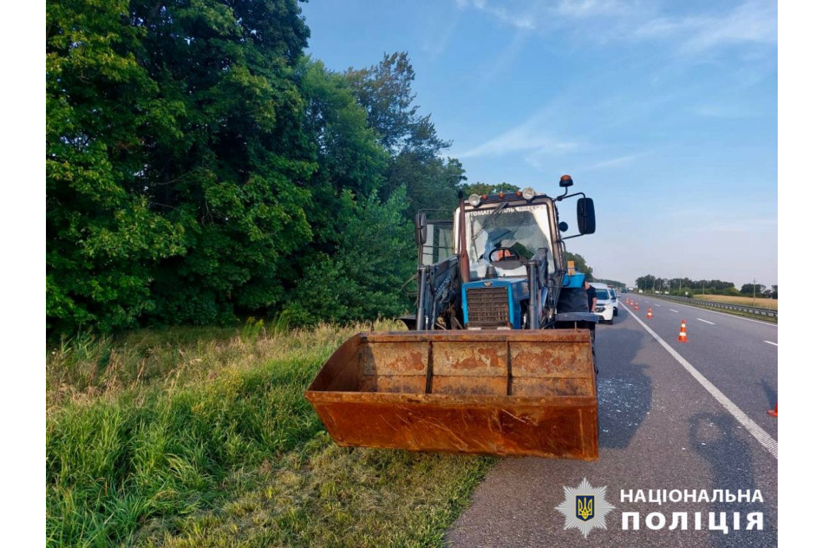Поліція Київщини розслідує обставини підриву трактора на боєприпасі