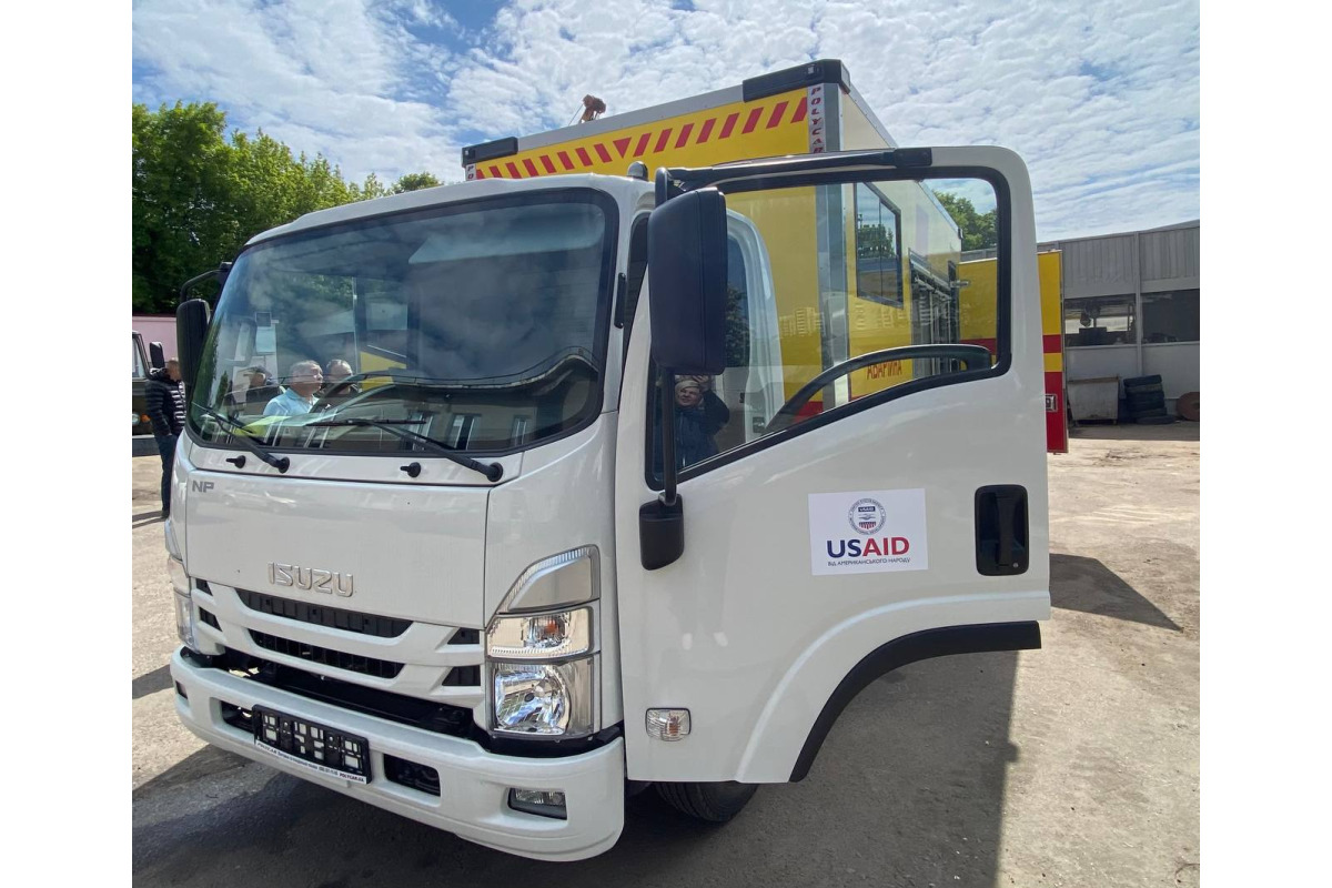 У Броварах аварійна служба отримала новий спецавтомобіль від USAID