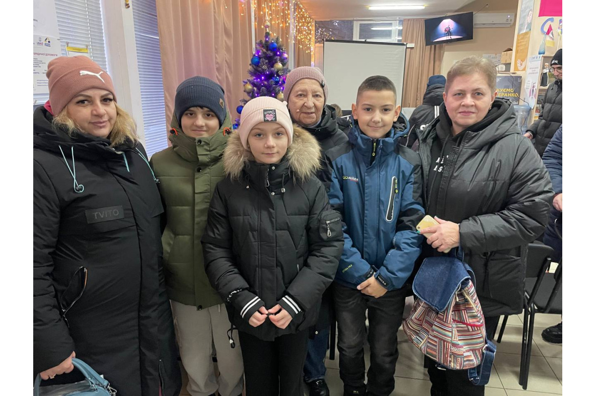 У Броварах діти-переселенці з Авдіївської громади відвідали суботній перегляд новорічного мультика у Сватівському хабі