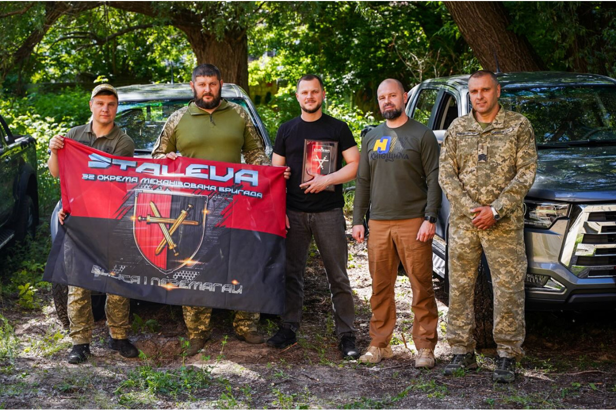 Київська ОВА передала військовим 32-ї ОМБр транспорт для виконання бойових завдань