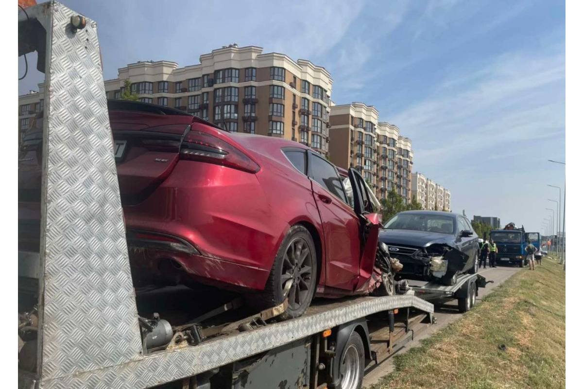 Поліція Київщини встановлює обставини ДТП за участі трьох автівок