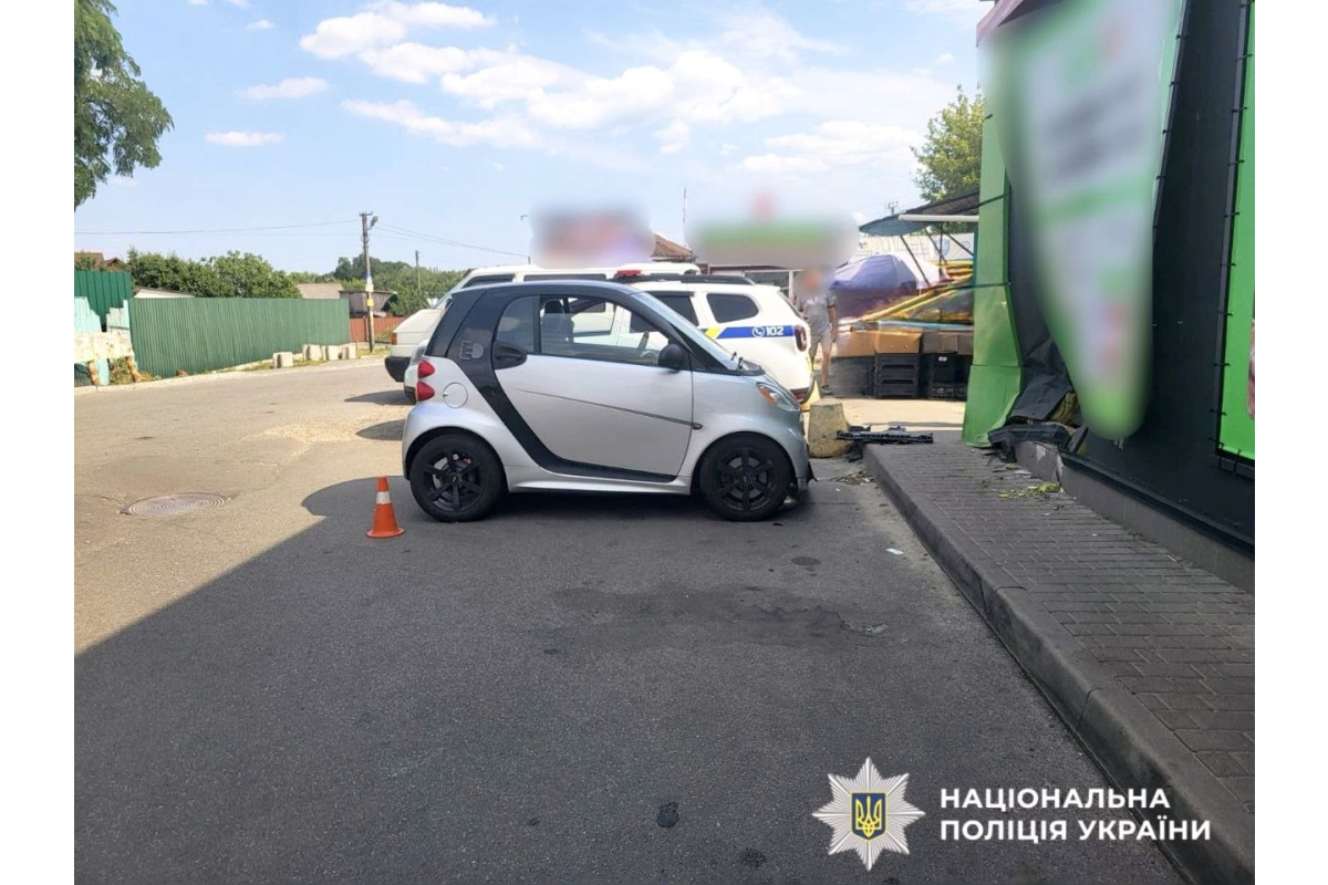 На Вишгородщині нетвереза водійка збила 81-річну жінку та врізалася в супермаркет