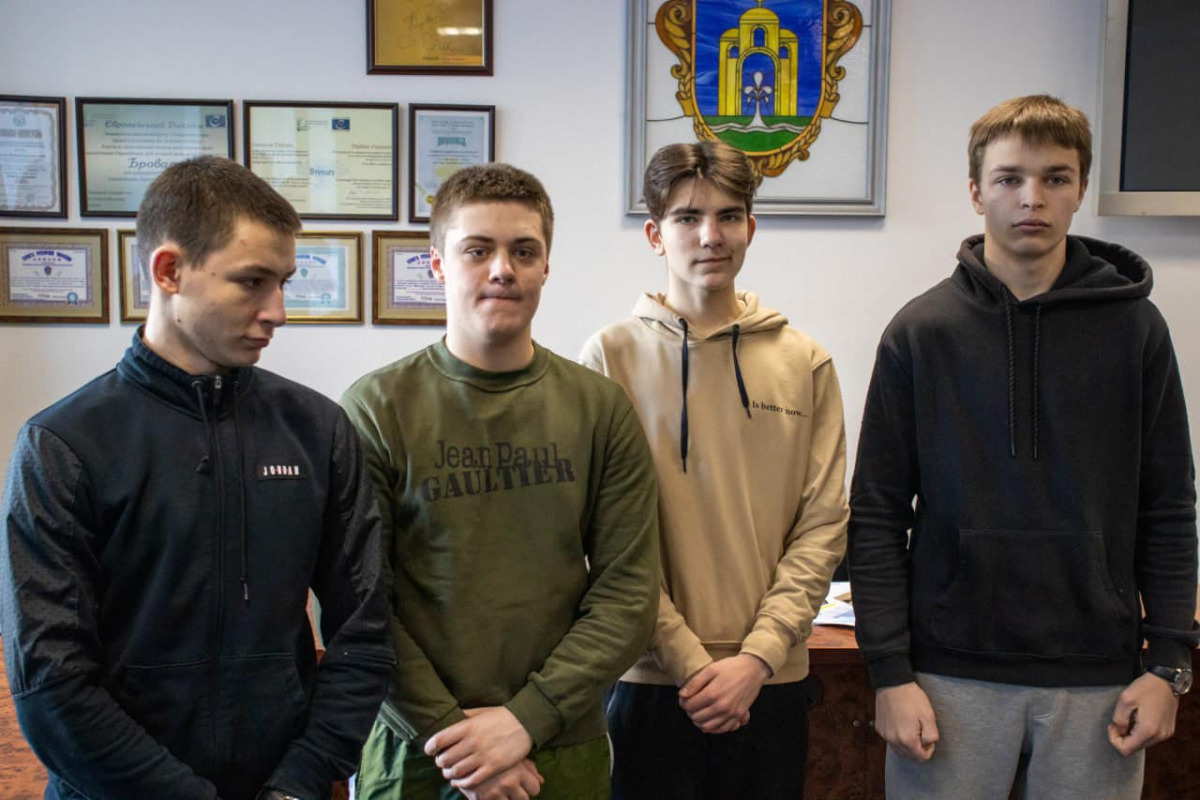 Рятівники дітей з палаючого дитсадка у Броварах отримали відзнаки (ФОТО)