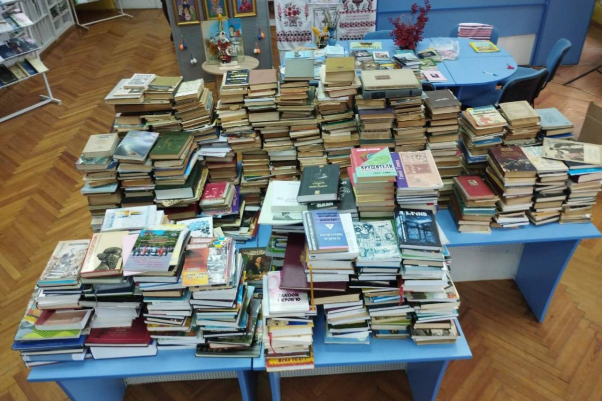 В Ірпені історико-краєзнавчий музей передав більше 600 книг бібліотеці