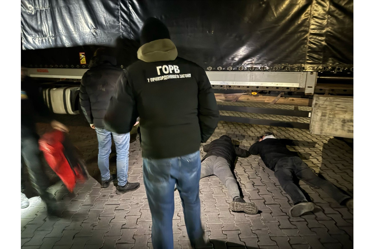 Жителя Київщини намагалися нелегально вивезти за кордон у вантажівці (ВІДЕО)