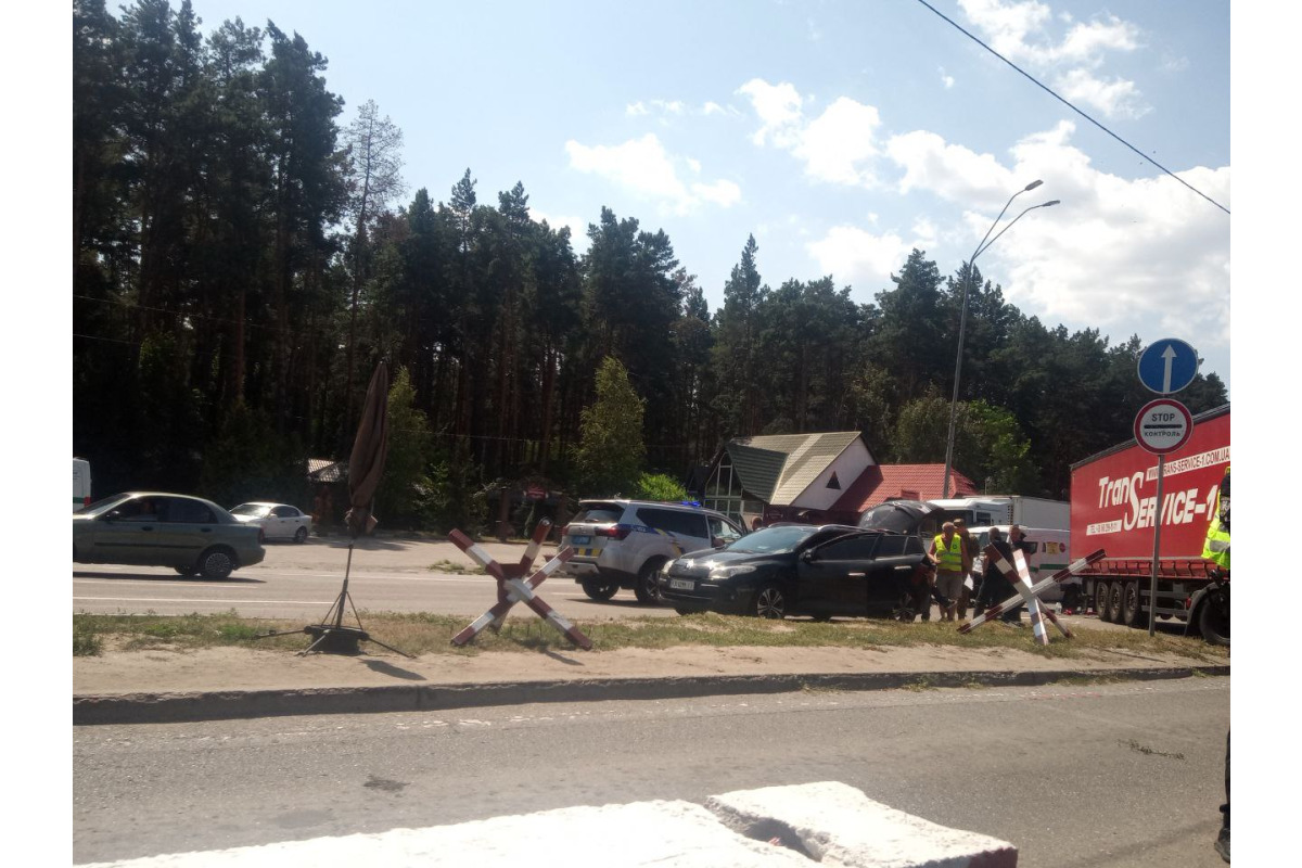 На Київщині уламки дрона влучили у будинок російського опозиціонера
