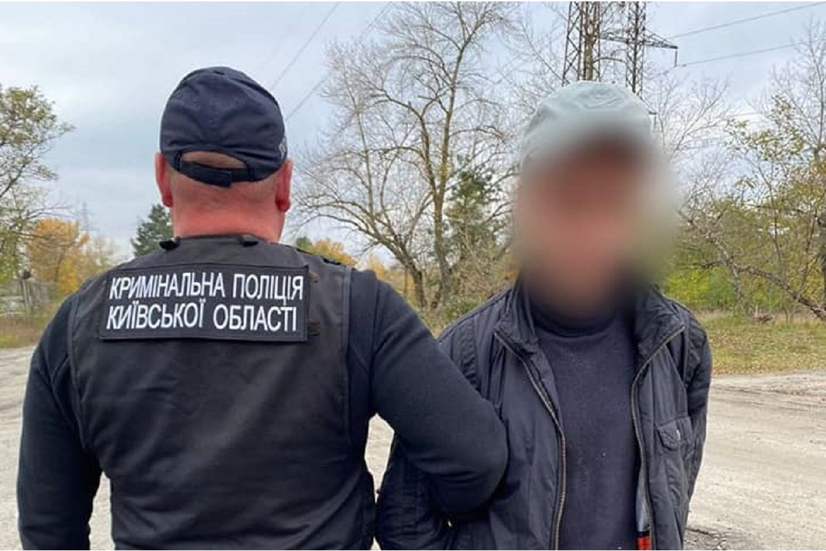 Зловмисник у Ржищівській ОТГ пограбував будинок киянина