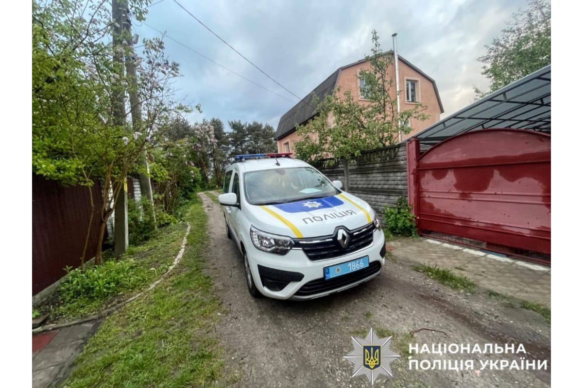На Київщині чоловік поранив ножем двох знайомих через ревнощі