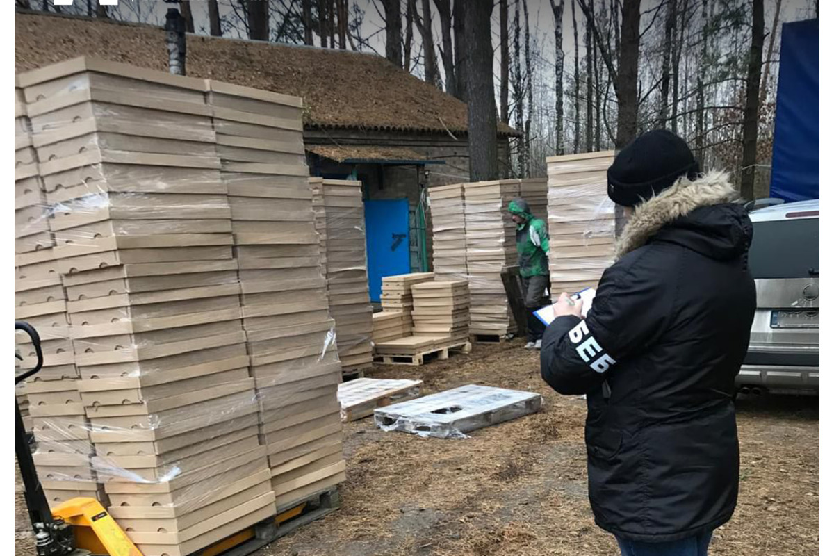 БЕБ ліквідувало підпільні цехи з виробництва сигарет на Київщині