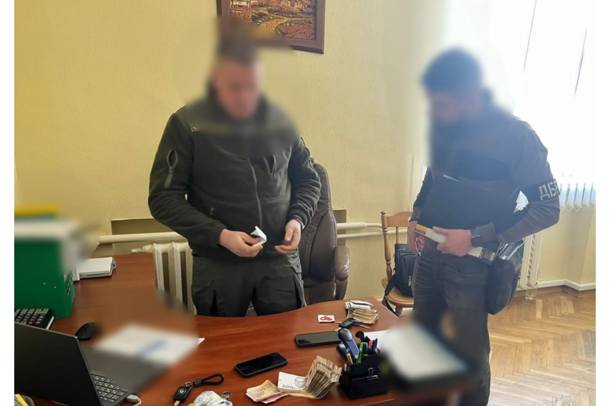 На Київщині посадовець пропонував підлеглому уникнути звільнення за хабар