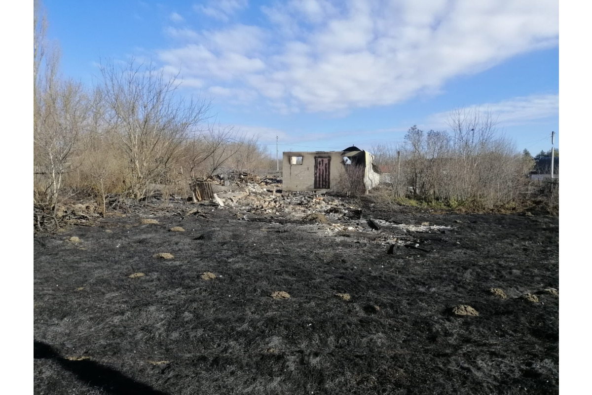 Біля Макарова росіяни знищили житлові будинки (ФОТО)