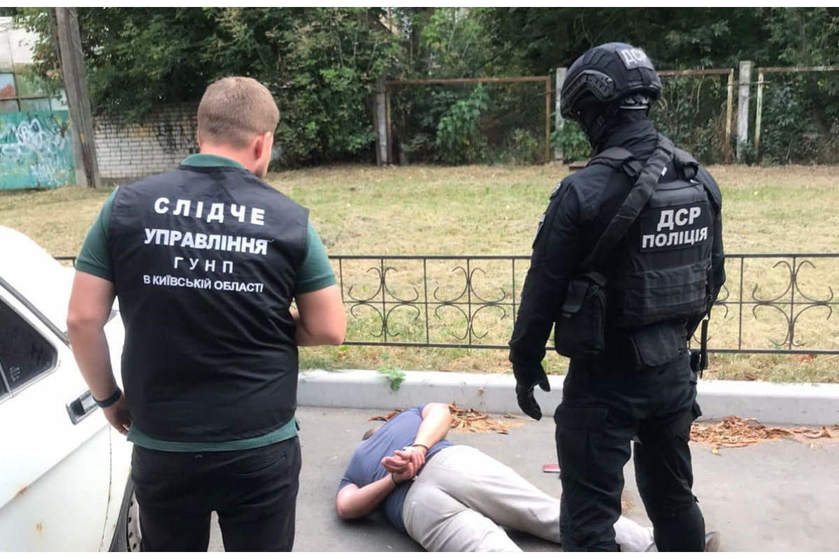 На Київщині літній житель Броварів намагався продати автомат (ФОТО)