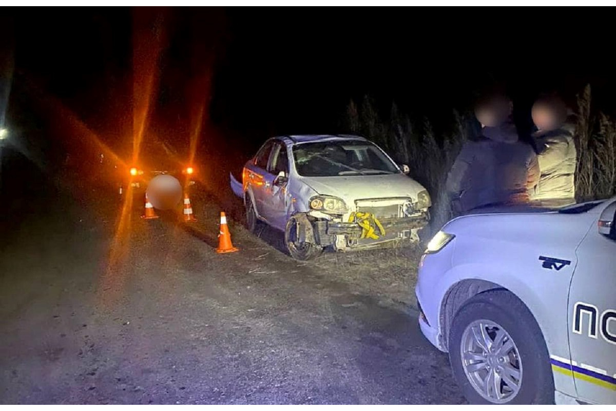 ДТП на Київщині: автомобіль "ЗАЗ" злетів у кювет та перекинувся на дах
