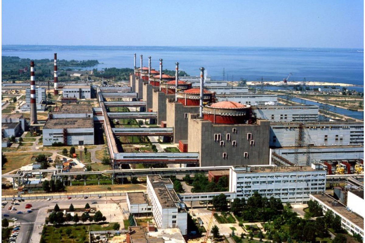 Російські терористи обстрілюють найбільшу атомну електростанцію Європи