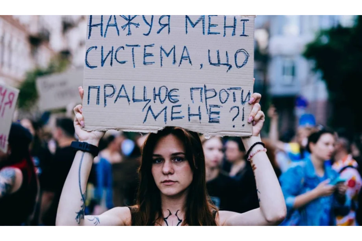 Дезавуювати генпрокурора: чому уряд відмінив "дозвіл" Кравченка на мітинги