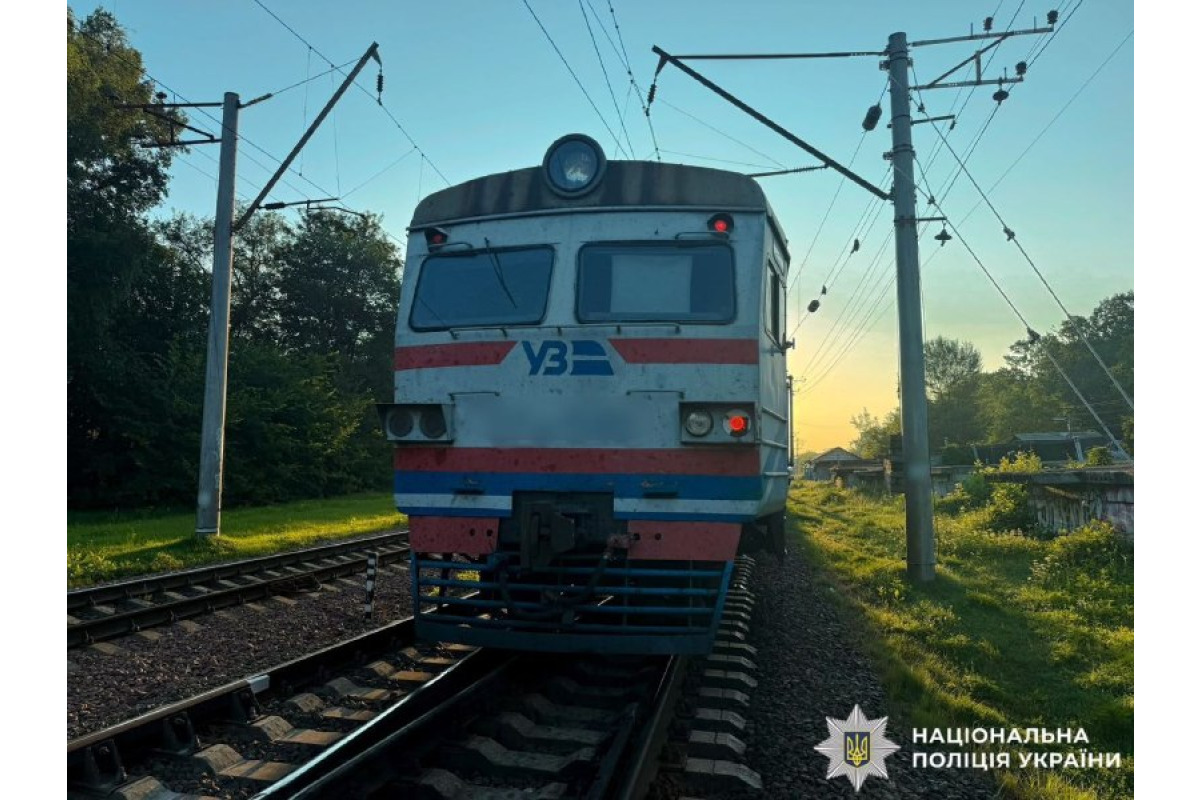 Трагічна подія на залізниці Бучанщини: потяг на смерть збив чоловіка