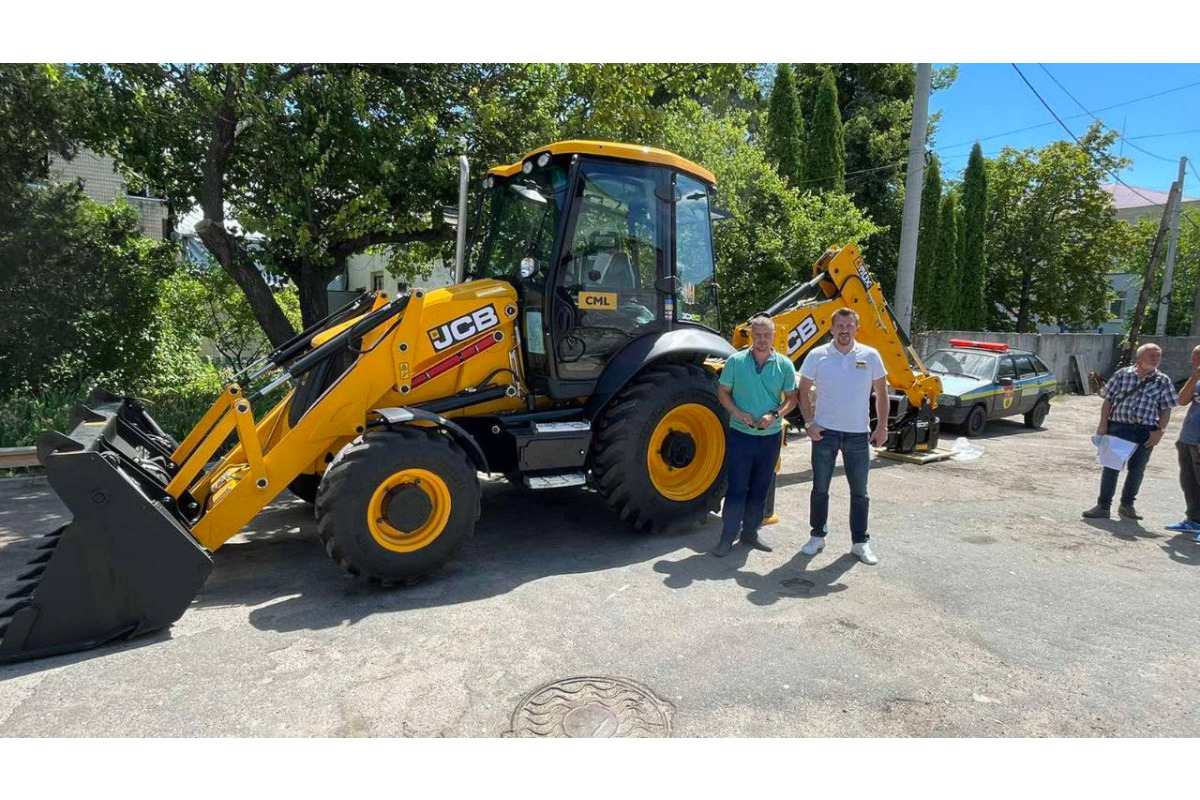 Макарівські комунальники отримали екскаватор JCB 3CX Sitemaster