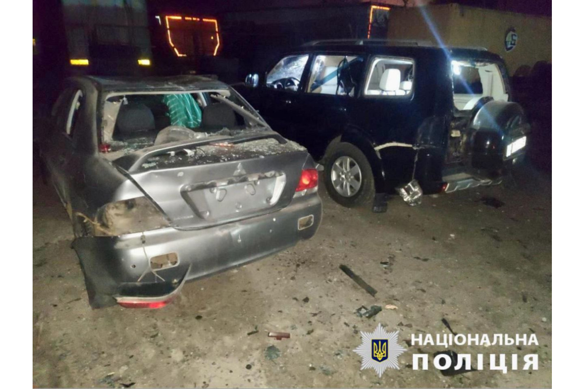 Дві людини травмовано, пошкоджені автомобілі та будівлі: поліція Київщини фіксує наслідки ворожої атаки