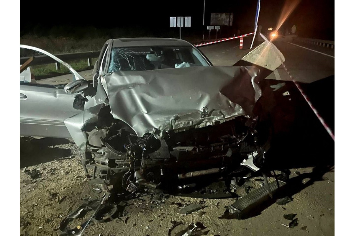 На в’їзді до Білої Церкви водійка розтрощила авто, в’їхавши в бетонні блоки