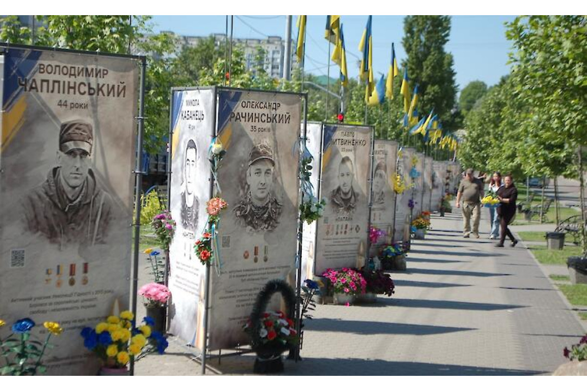 В Обухові підлітки танцювали під російську музику на Алеї Слави