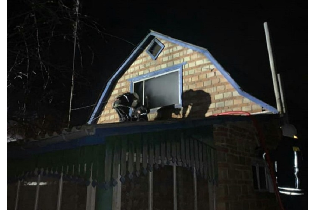 Під час пожежі у Макарові вогнеборцям не вдалося врятувати чоловіка та жінку