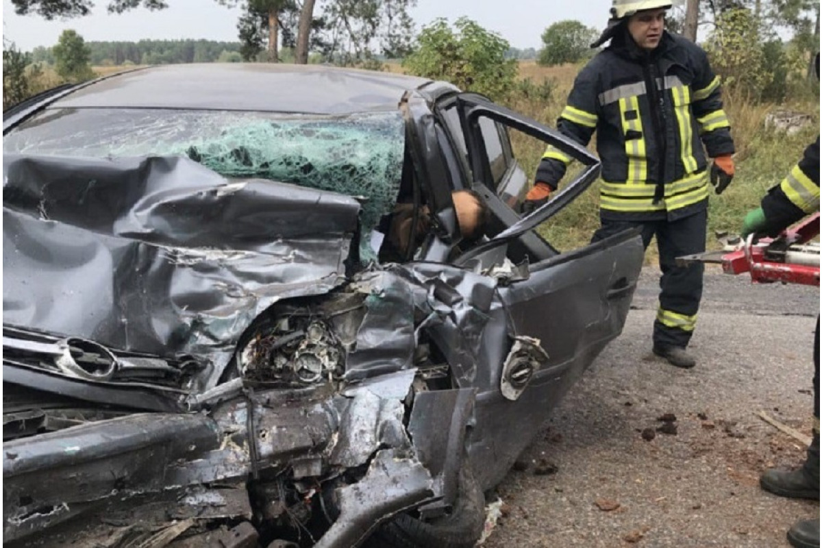 У Бориспільському районі зіткнулись вантажівка та легковик