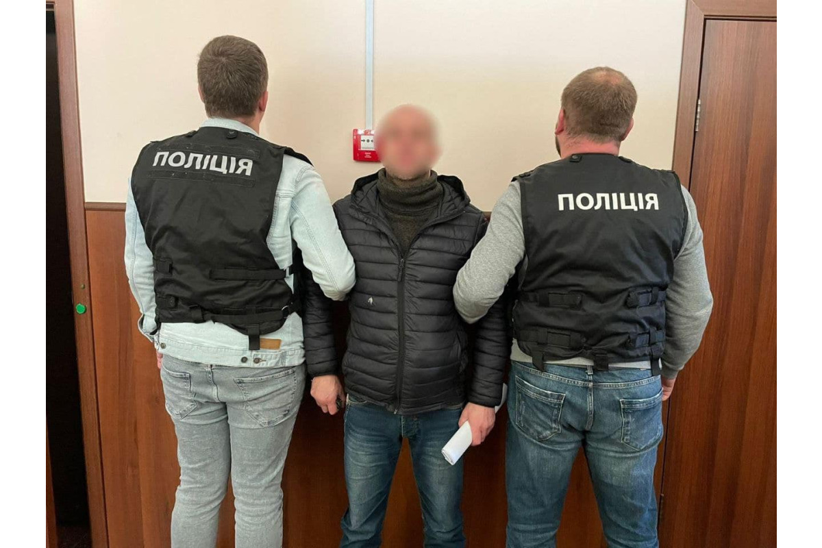 У Славутичі чоловік проштрикнув ножем гостя