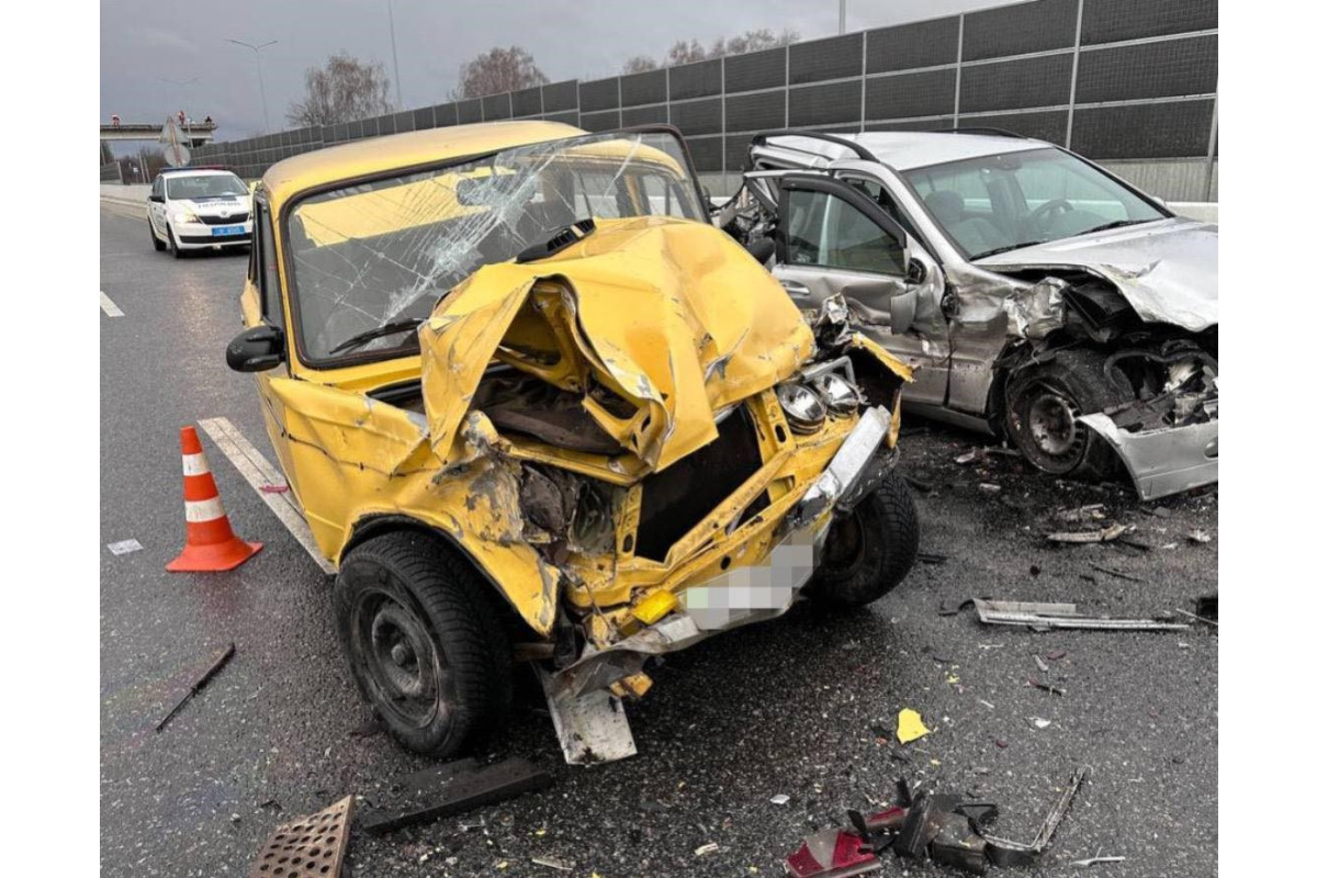 На Київщині водій вантажівки заснув за кермом та протаранив 5 автівок (ФОТО)