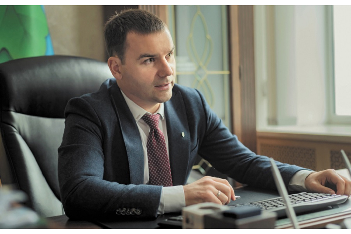 Стало відомо, скільки заробляє голова Гатненської ОТГ та його заступники