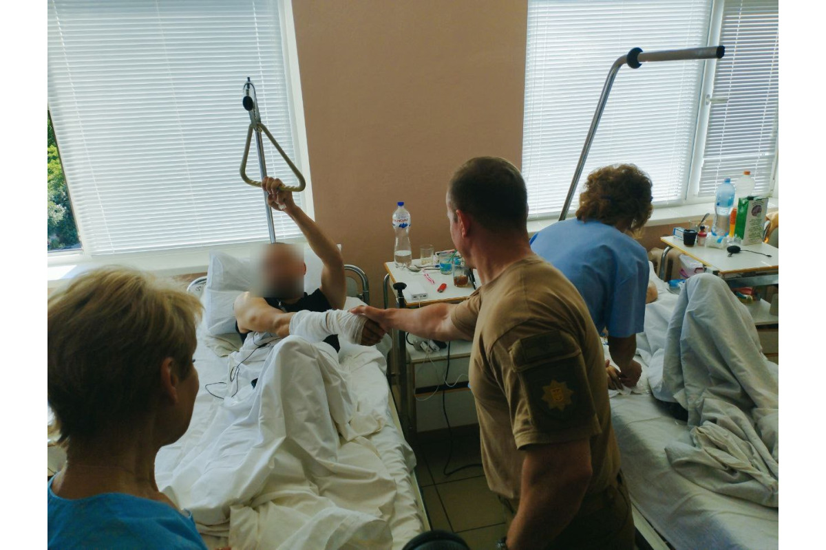 Керівництво поліції Київщини відвідало поранених бійців у Білоцерківській лікарні (ФОТО, ВІДЕО)