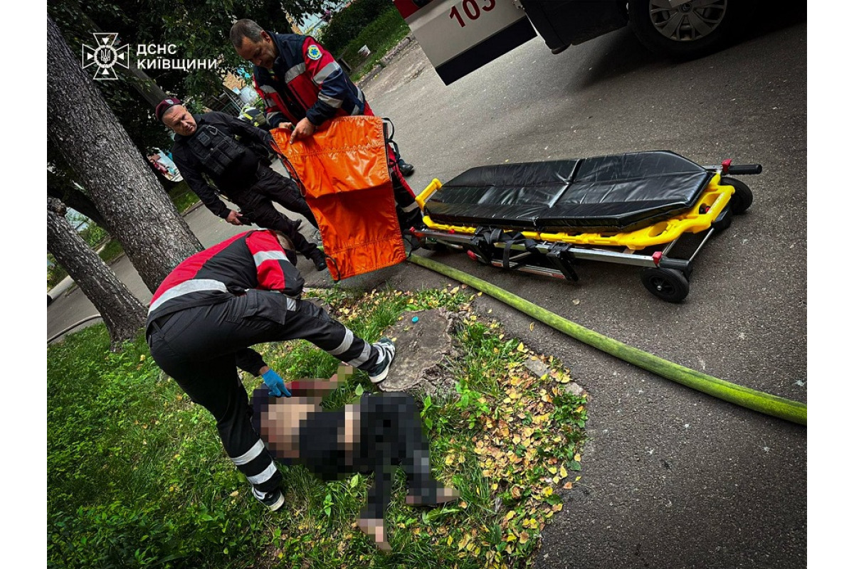 На Бориспільщині рятувальники ліквідували пожежу та врятували чоловіка