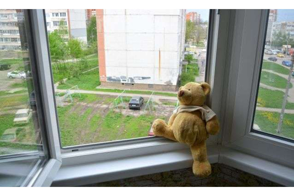 У Борисполі з шостого поверху випала новонароджена дівчинка