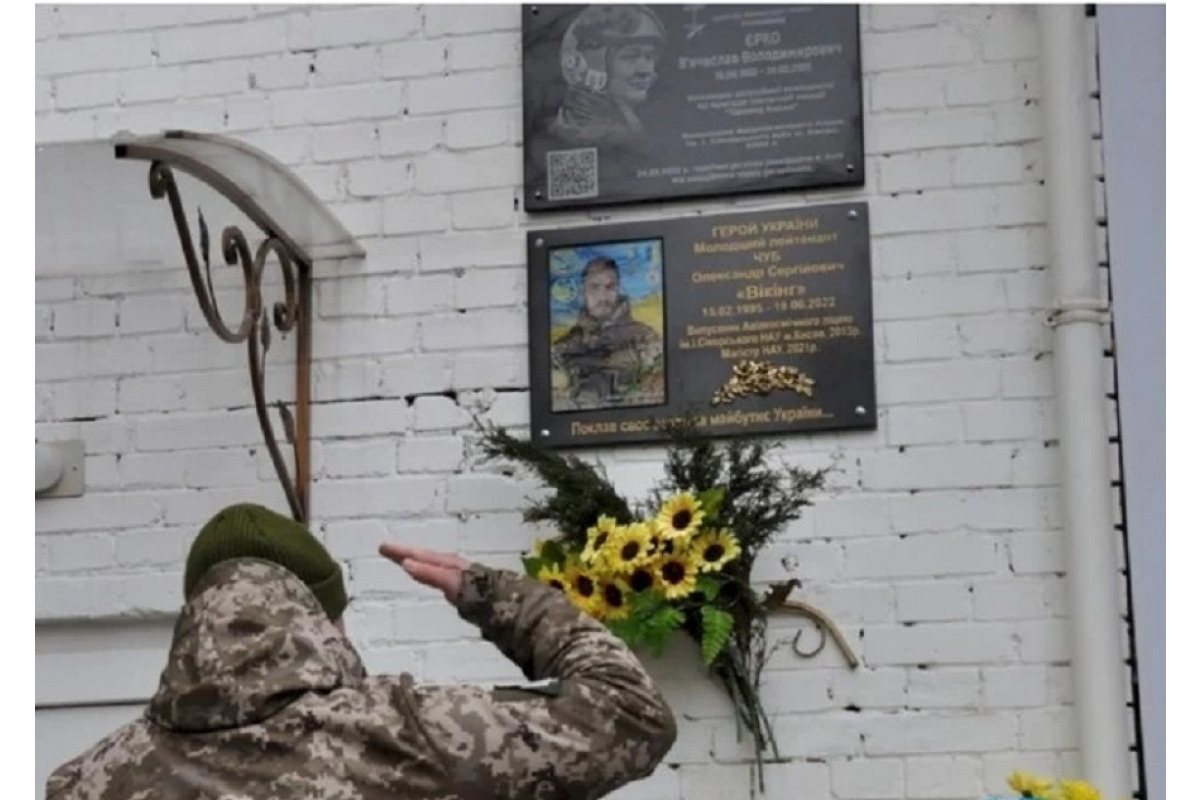 Герою України, полковнику В’ячеславу Єрку, відкрили меморіальну дошку в Авіакосмічному ліцеї НАУ