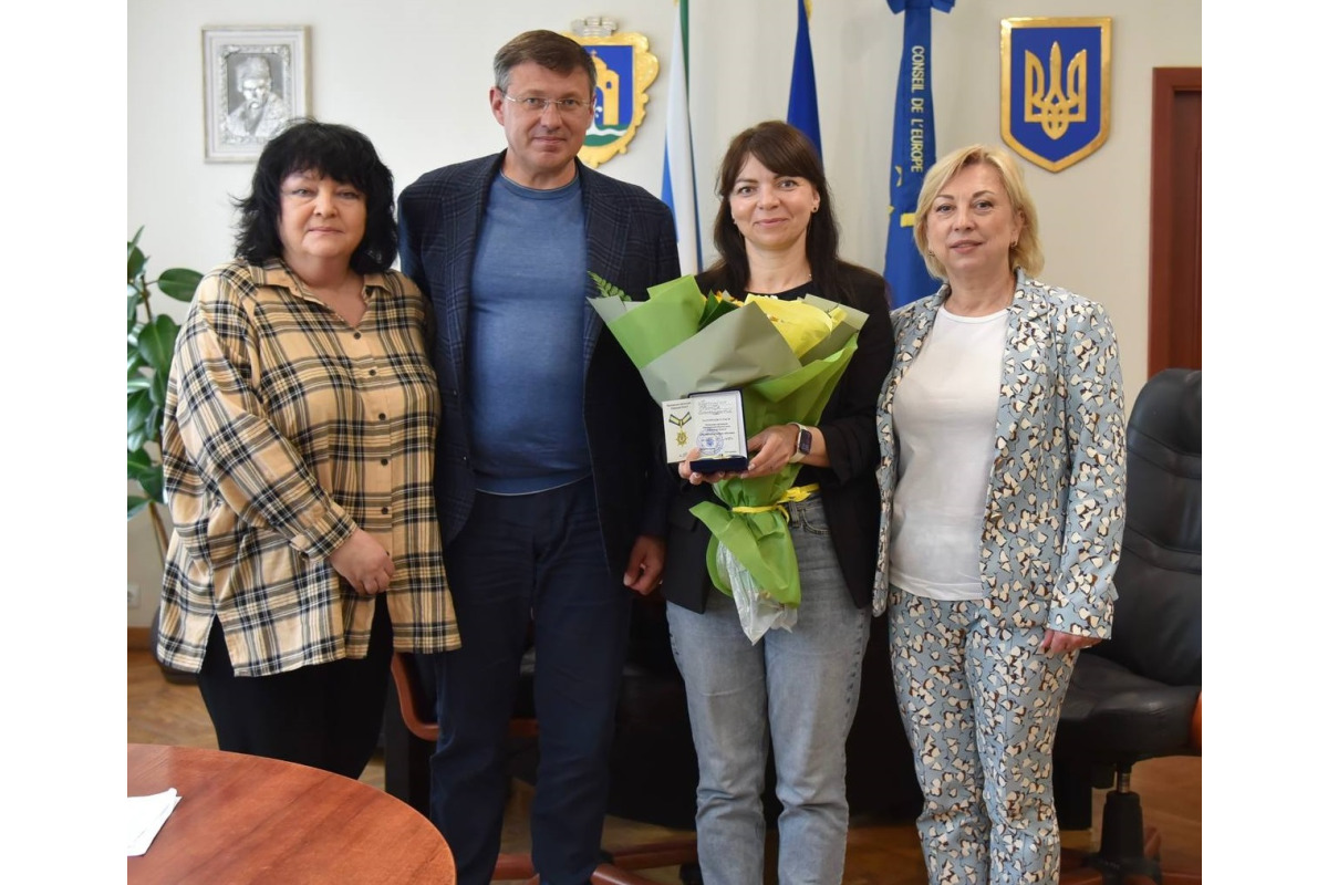 Вчительку з Броварів, яка увійшла до ТОП-5 педагогів України, відзначили міською нагородою