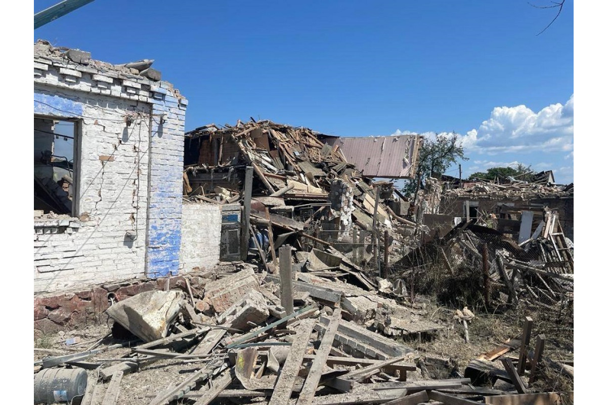 На Київщині внаслідок ракетного удару пошкоджено будинки, почалася пожежа (ФОТО)