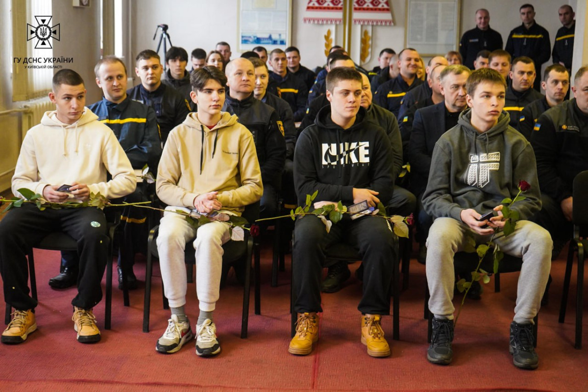 Школярів із Броварів, які рятували дітей з палаючого дитсадка, нагородили за сміливість