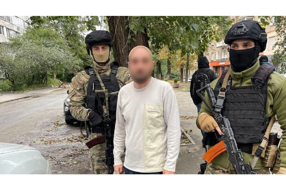 Правоохоронці затримали киян, які підпалили будинок бабусі у Золочівській ОТГ (ФОТО)