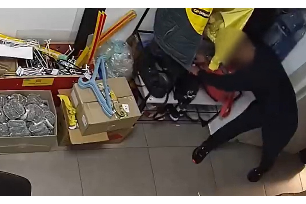 Правоохоронці спіймали чоловіка, який пограбував жительку Вишневого (ВІДЕО)