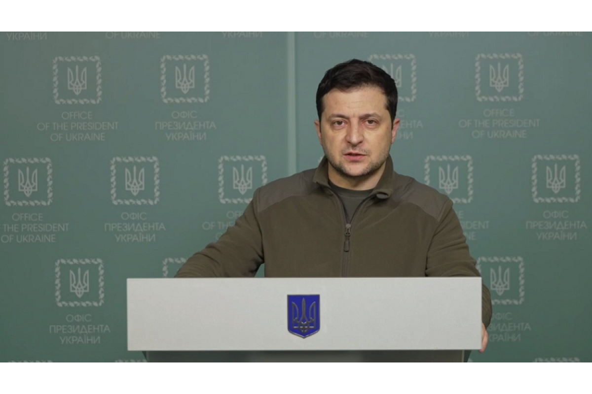 "Ми вистояли і успішно відбиваємо атаки ворога": Президент звернувся до українців у третій день війни